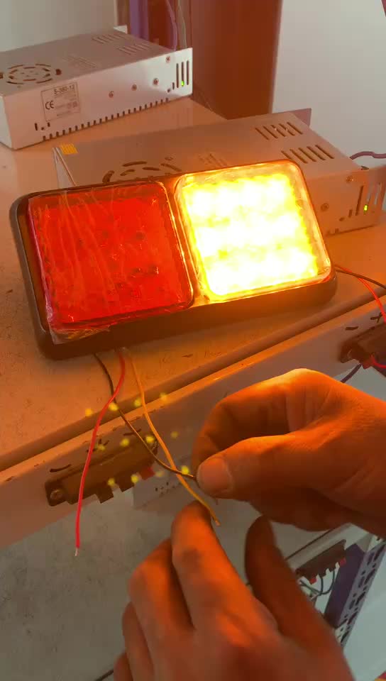 Luz de caminhão LED quadrado de 22 cor de 2 cores YN-TLC106